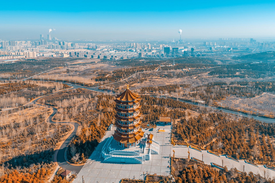 市集宁区泰和路与泉山南街交汇处西北电话:白泉山公园地址(位置,怎么