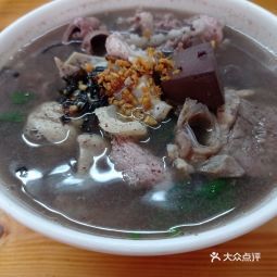 張***:大碗實在,豬血西洋菜再加上豬雜豬肉,這樣一碗米粉湯15塊真心不