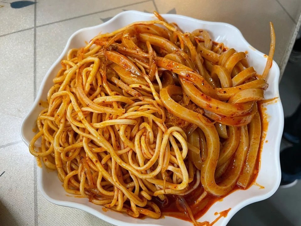 凉面位于郑州市上街区淮阳路众欣房产对面推荐菜:凉面凉皮炒两掺分类