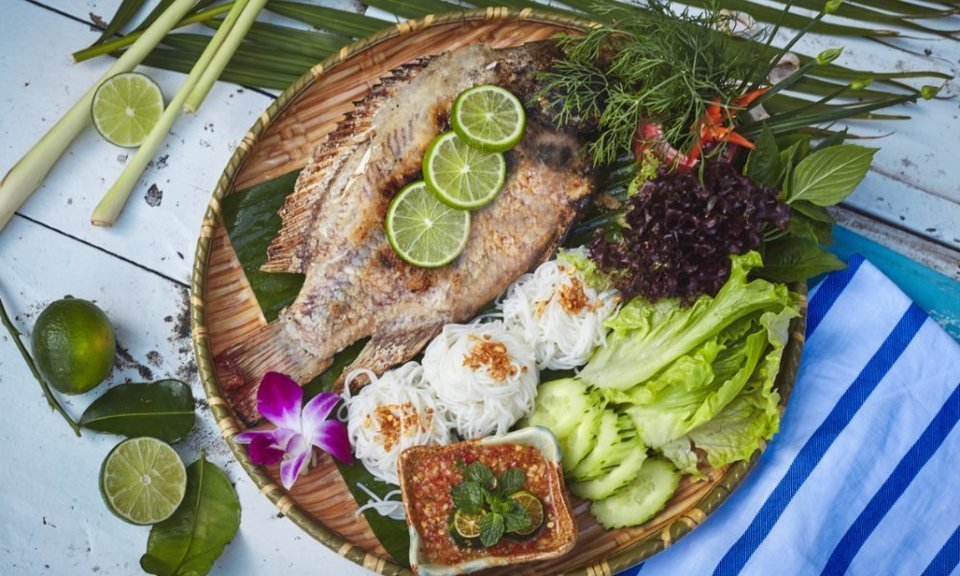 盐烧香茅鱼图片