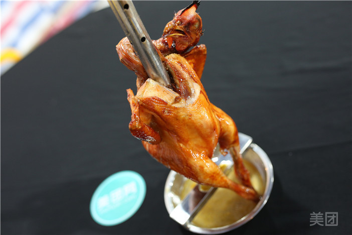 炭烧黑椒排骨推荐菜:根哥美食(东成店)位于中山市东升镇裕隆三路与