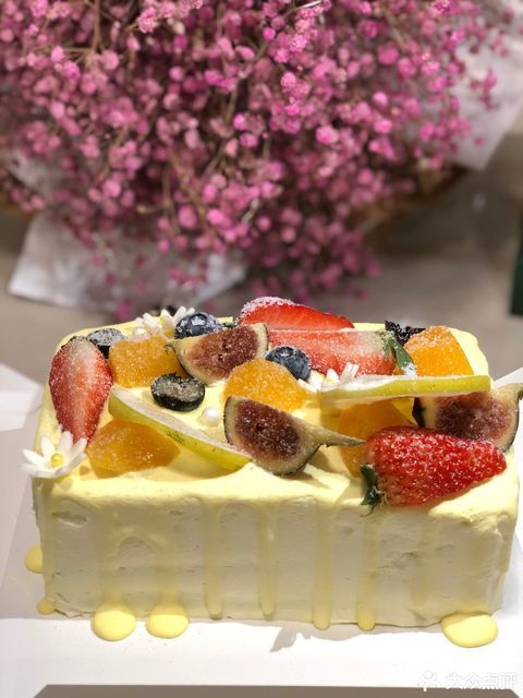 长方形水果蛋糕图片