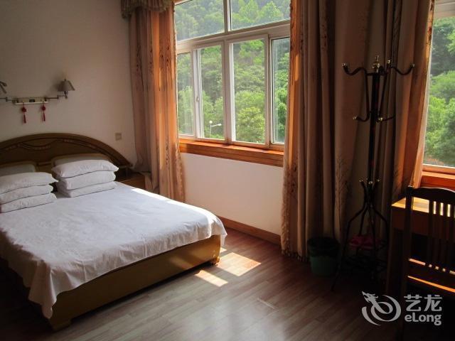 黄山区翡翠谷景区002幢推荐菜:分类:星级酒店;农家乐;住宿;宾馆酒店