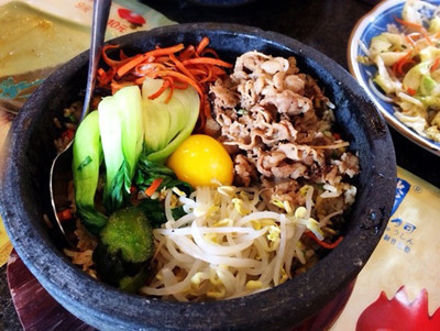 石锅午餐肉饭图片