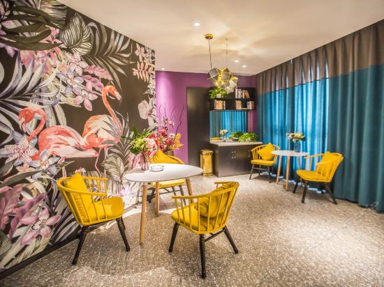 蓝鹊酒店(市府店)