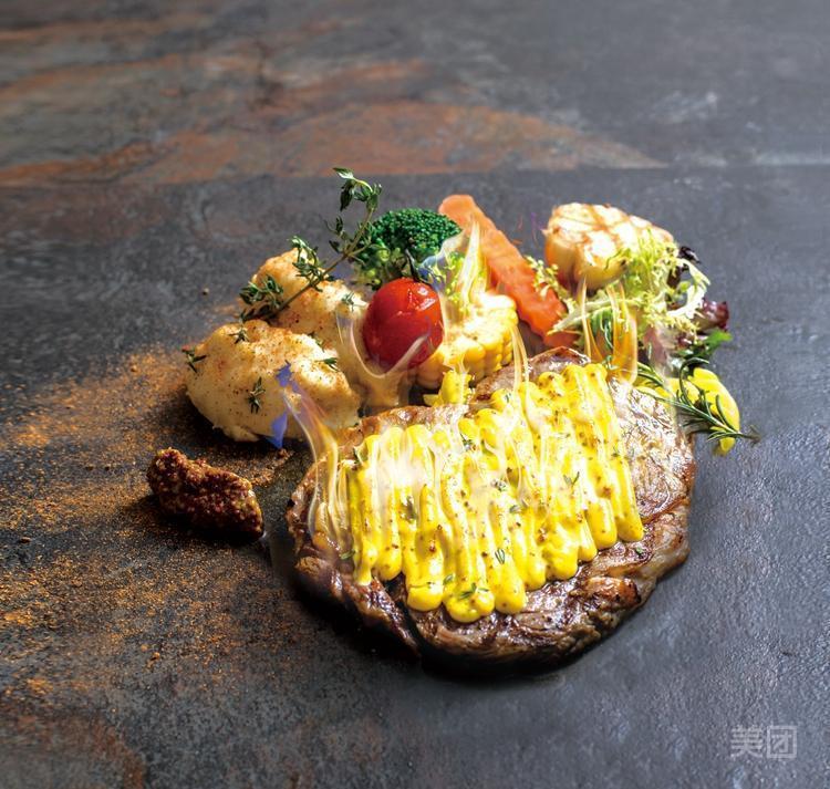 凡塔斯招牌沙朗牛排火焰牛排推荐菜:凡塔斯(万达广场厚街店)位于东莞