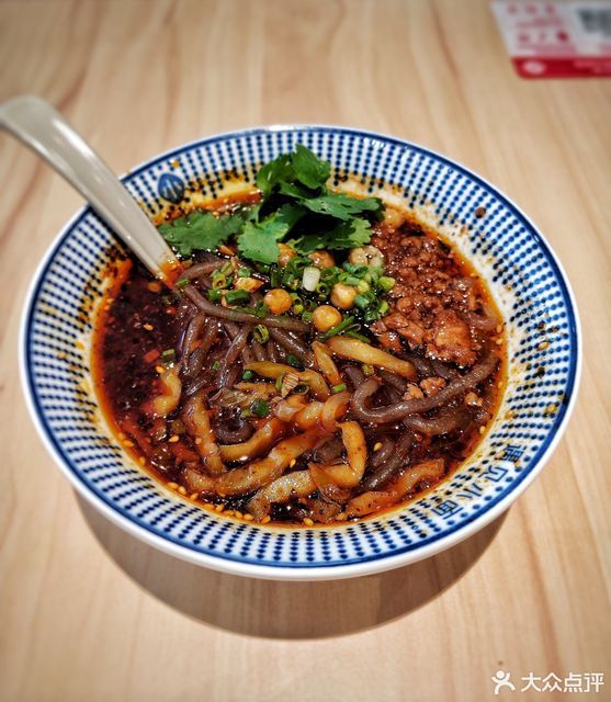 大勺肉酱酸辣粉图片