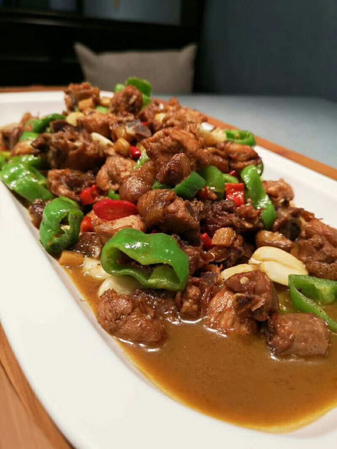 野蘑菇芦花鸡图片