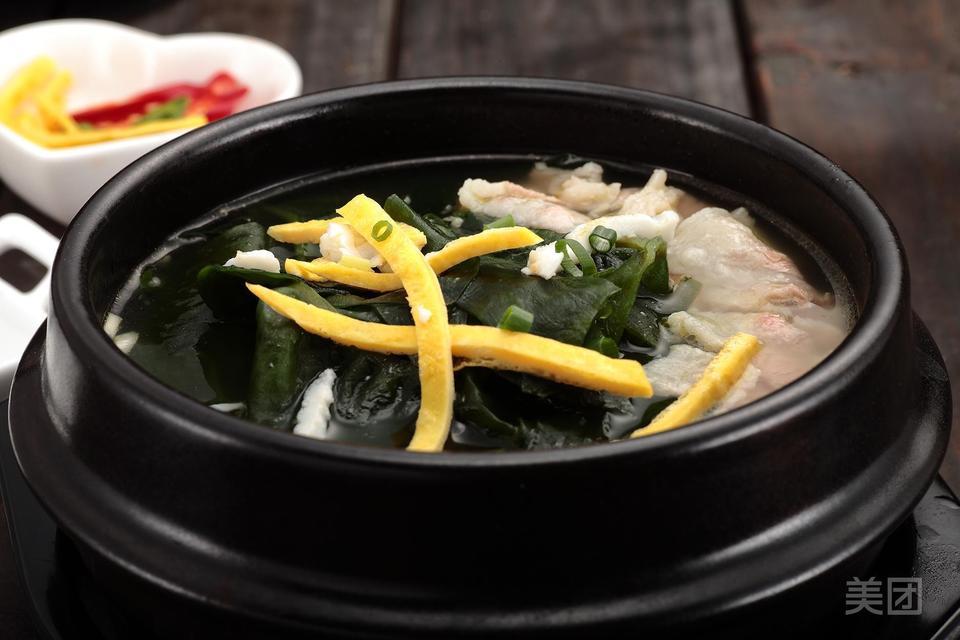 猪肉拼盘韩式精品炸鸡块推荐菜:好味谈韩国料理烤肉(丽悦新天店)位于