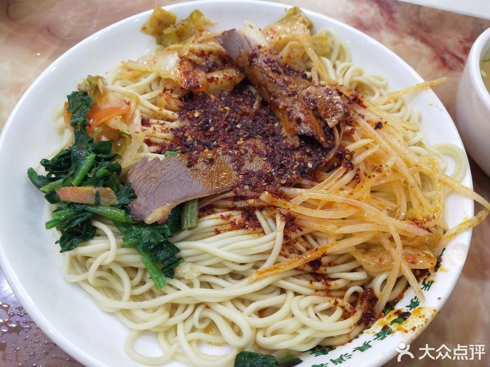 康乐尔萨一绝干拉牛肉面