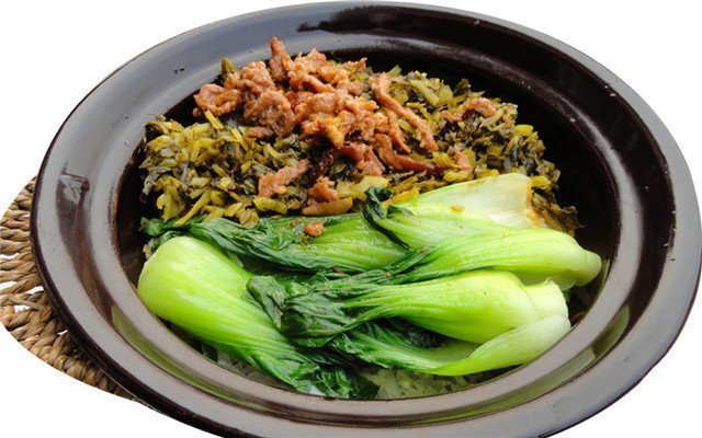 雪菜烧肉丝煲仔饭图片