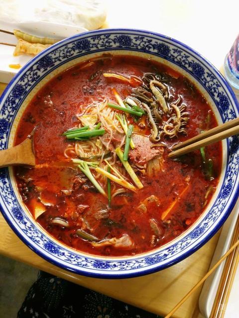 毛肚麻辣火锅米线图片