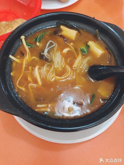 砂锅鸡丁米线图片