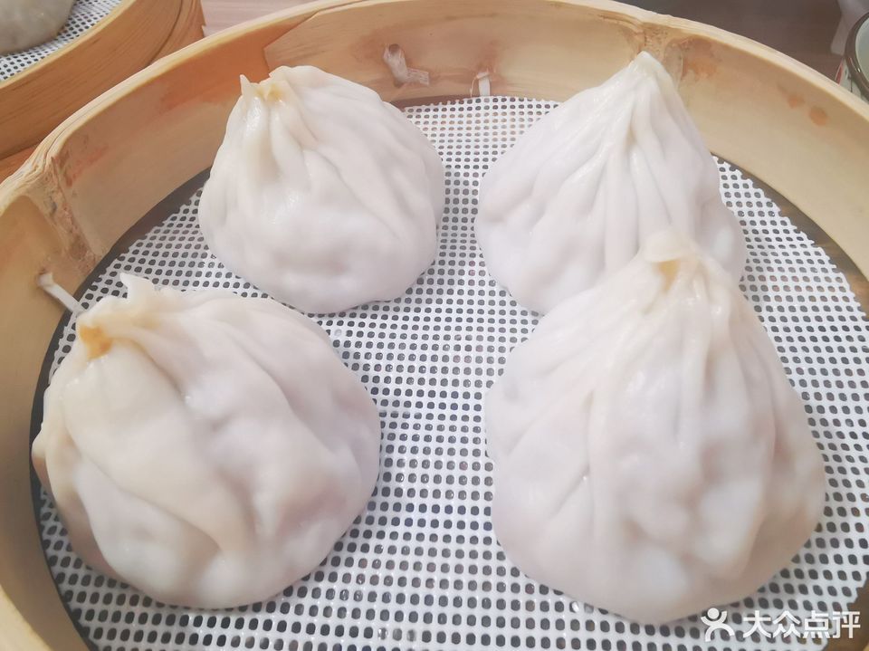 荠菜大馄饨蟹粉小笼包推荐菜:金牌忆秦园(尚锦城店)位于无锡市滨湖区