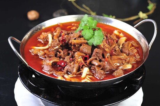 牛筋牛腩锅图片