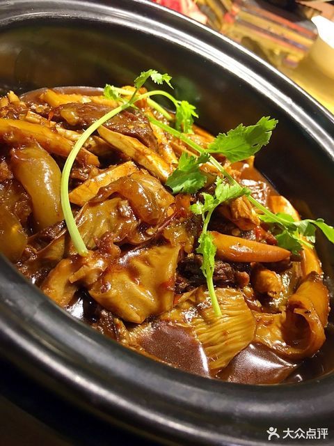 推荐菜:彭厨(江西吉安店)位于吉安市吉州区阳明西路66号同升国际花园2