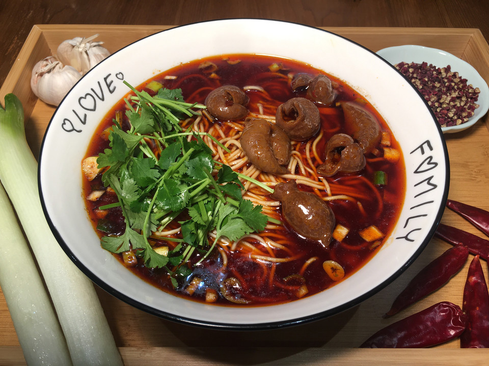 一品肥肠面图片