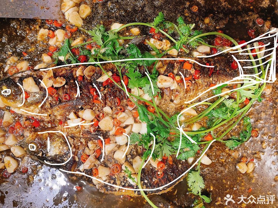 木姜子特色铁板烤鱼图片