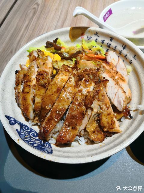 日式照烧鸡排饭图片