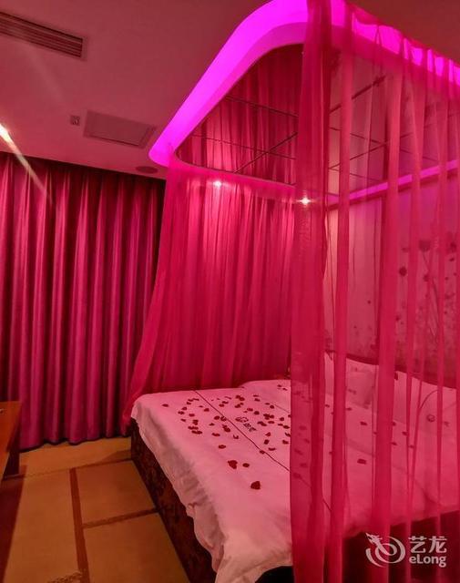 芒市泊恋主题酒店