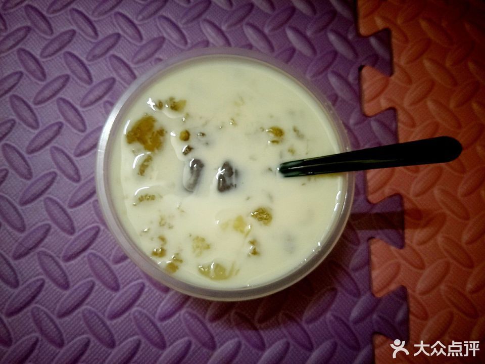 牛奶桃胶芋圆图片