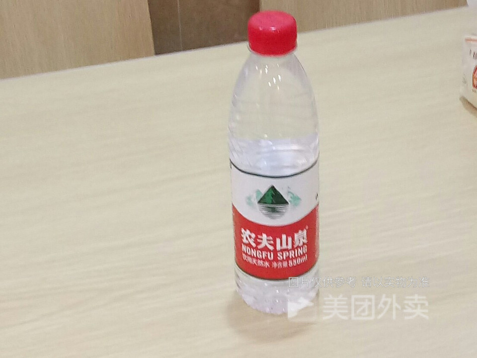 农夫山泉矿泉水图片