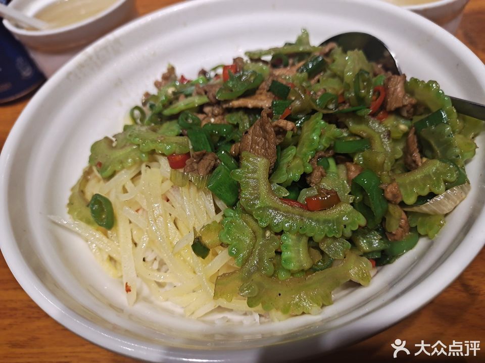 乐点煲仔饭位于长沙市岳麓区望新路江南公寓标签:快餐餐饮推荐菜:黄瓜