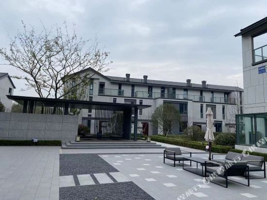 在哪里,在哪儿):湖州市吴兴区震洲路太湖天萃湖州太湖龙之梦印湖民宿