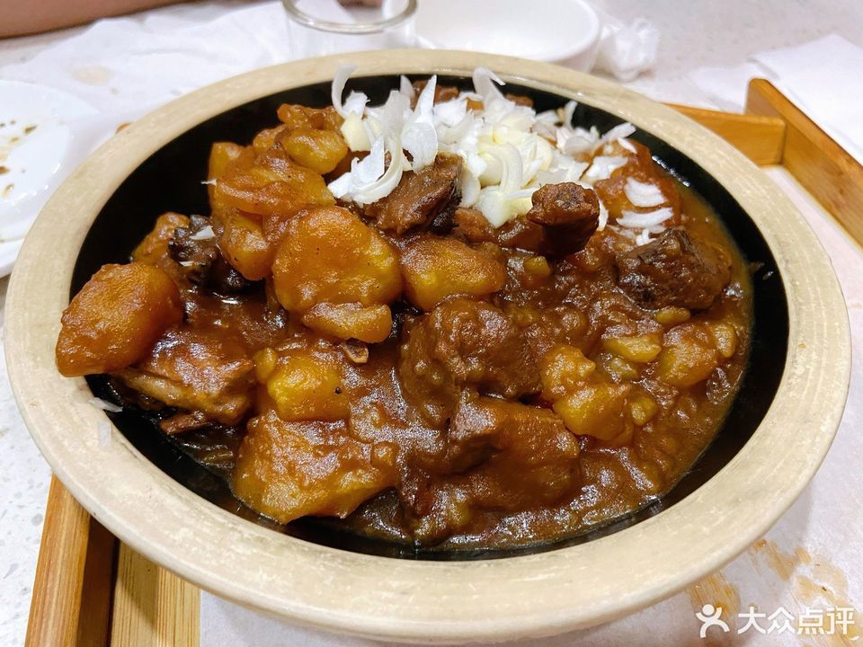 土豆焖鸽子图片