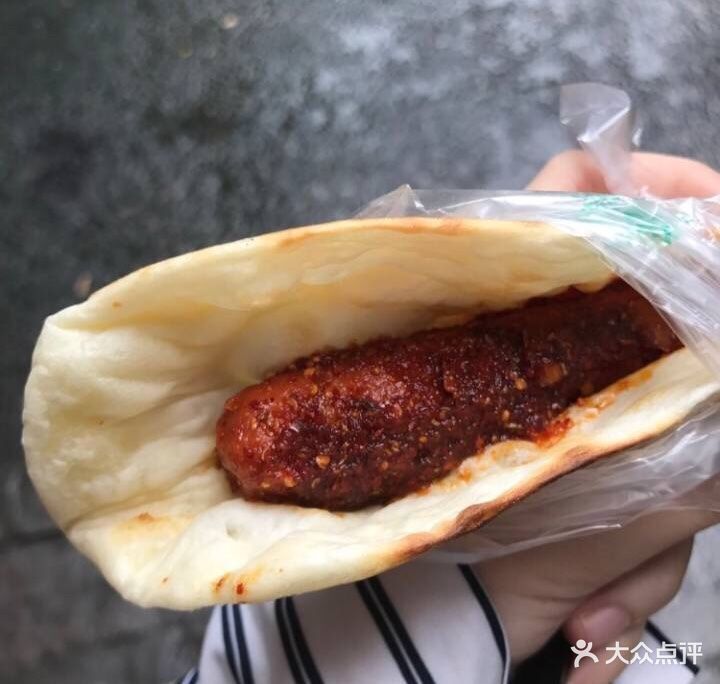                 大脚板风味小吃