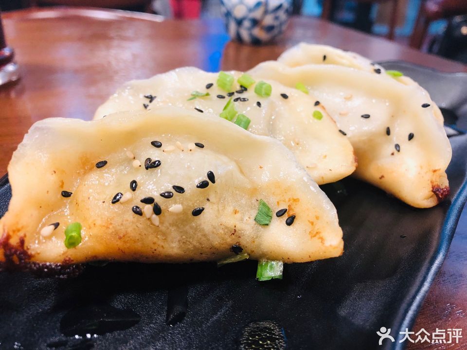 荠菜肉锅贴图片