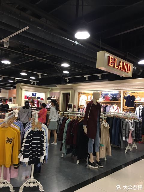 奥特莱斯耐克店