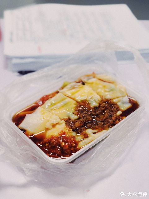 叉烧鸡蛋肠粉图片