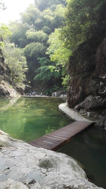 布袋山风景区位于台州市黄岩区屿头乡布袋坑村推荐菜:分类:天然氧吧