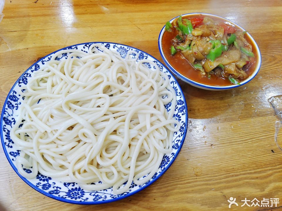 茄子肉拌面图片