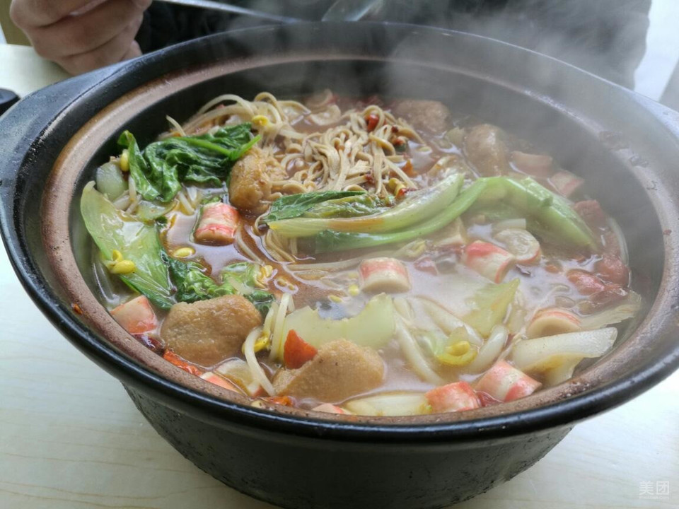 过桥米线锅图片