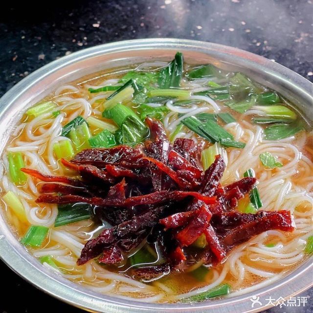 哪里,在哪儿):南宁市西乡塘区新阳路221号玉林风味肥妹牛巴粉总店电话