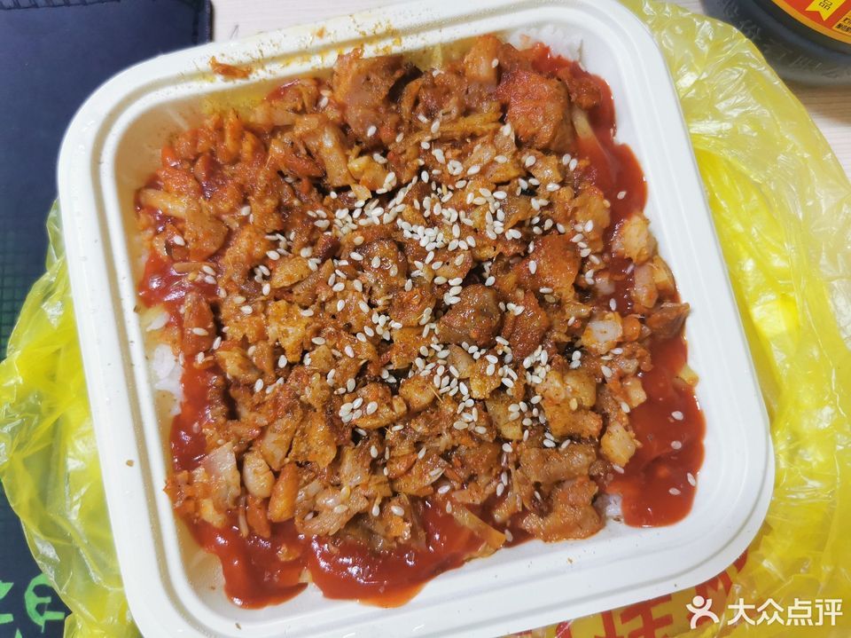 蜜汁脆皮雞拌飯蜜汁烤肉拌飯香辣脆皮雞拌飯分類:餐館;餐飲;快餐;小吃