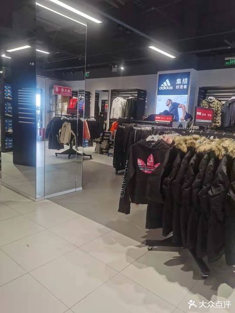 阿迪达斯(斯普瑞斯奥特莱斯店)