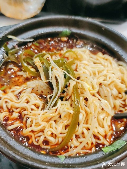 砂锅方便面图片
