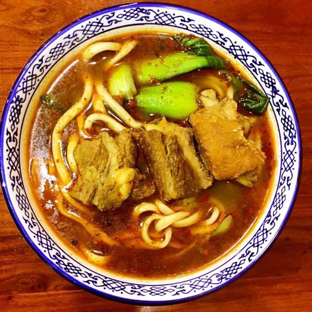 大华香辣排骨面
