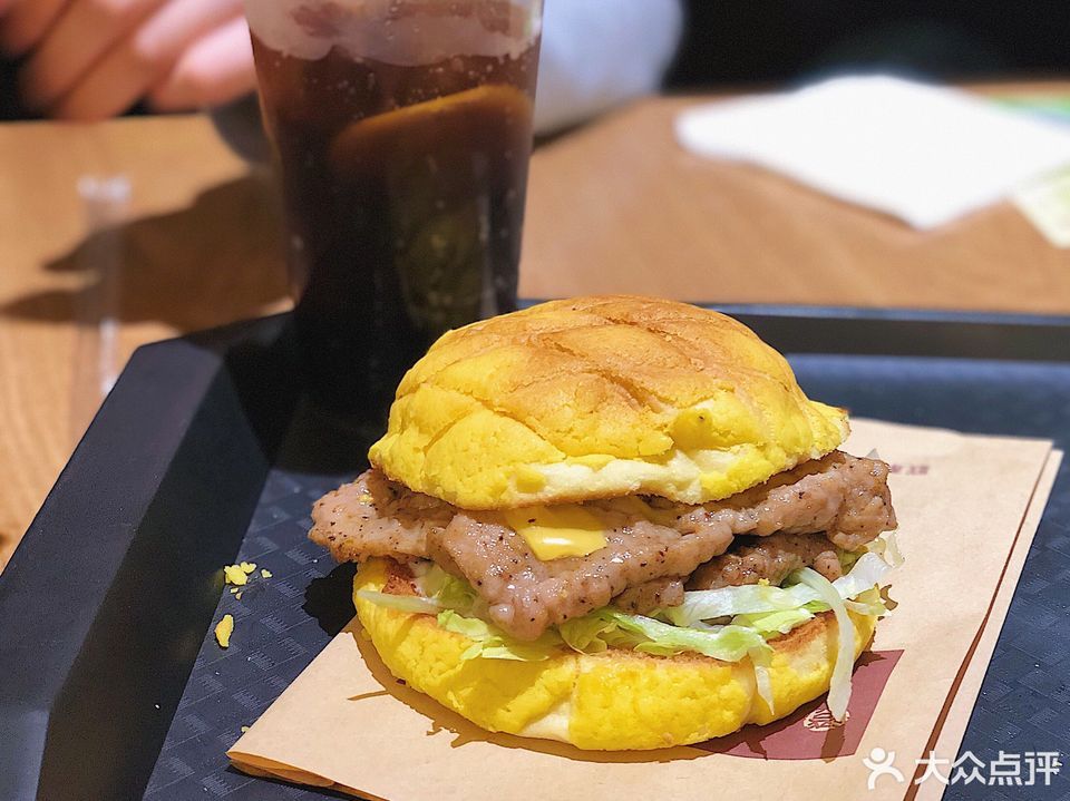 菠萝芝士猪扒包图片