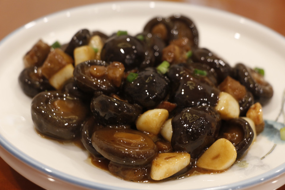 油焖小香菇图片