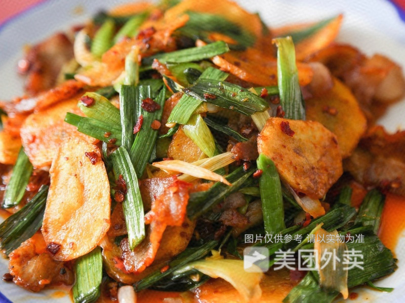 土豆片回锅肉盖浇饭图片
