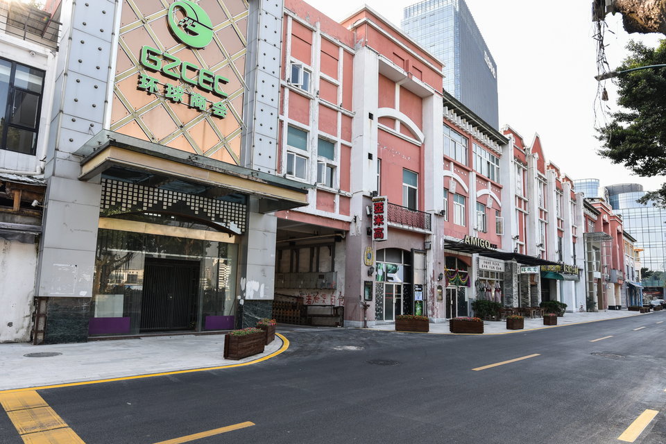                白鹅潭风情酒吧街