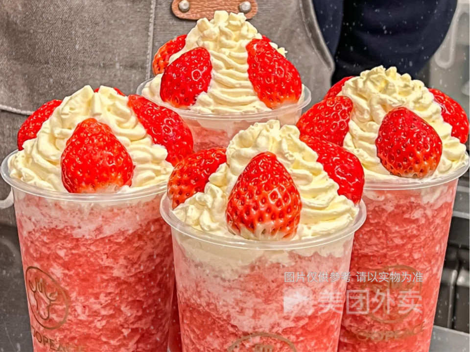 草莓奶油雪顶图片