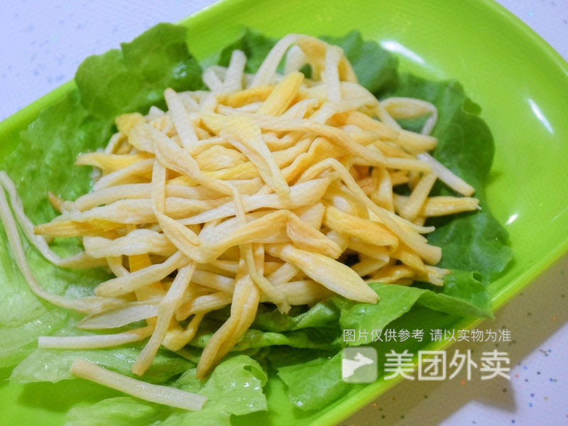 烤鱿鱼须火腿炒河粉推荐菜:浩鑫麻辣烫位于信阳市罗山县宝城人民路东