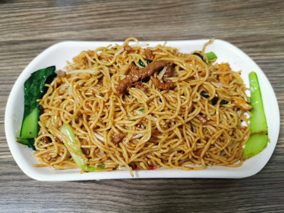 鸡蛋肉丝炒面图片