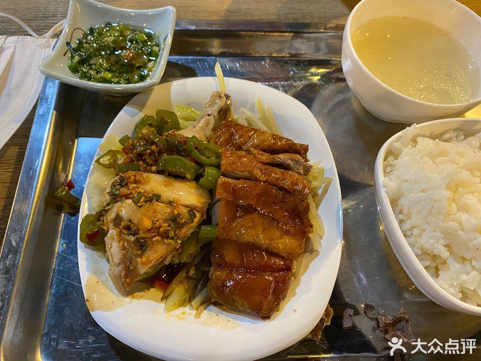 烧鹅拼白切鸡饭图片