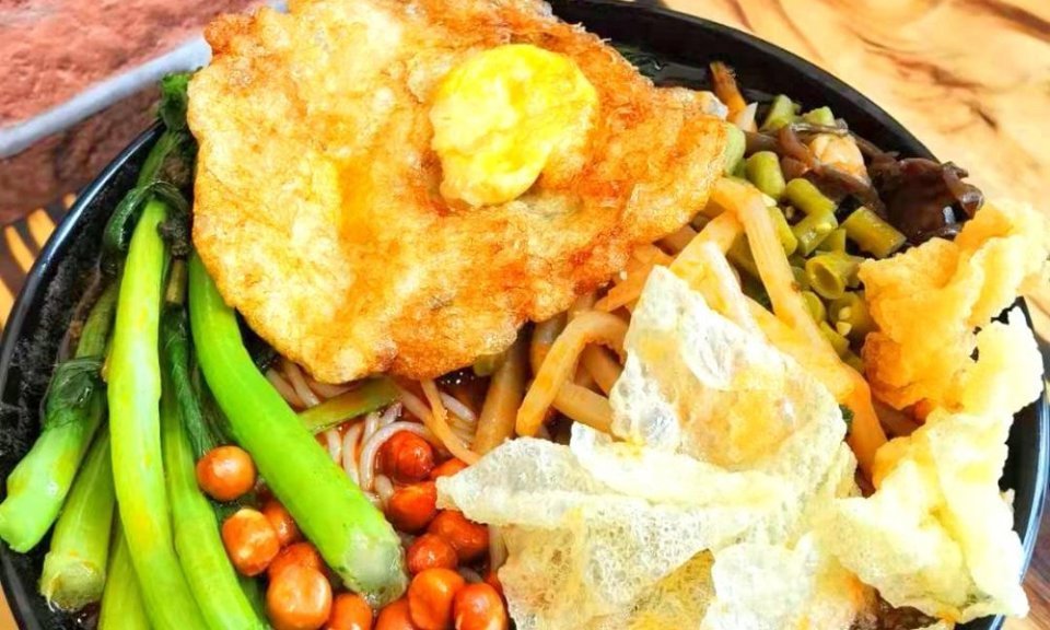 高汤原味煎蛋螺蛳粉图片